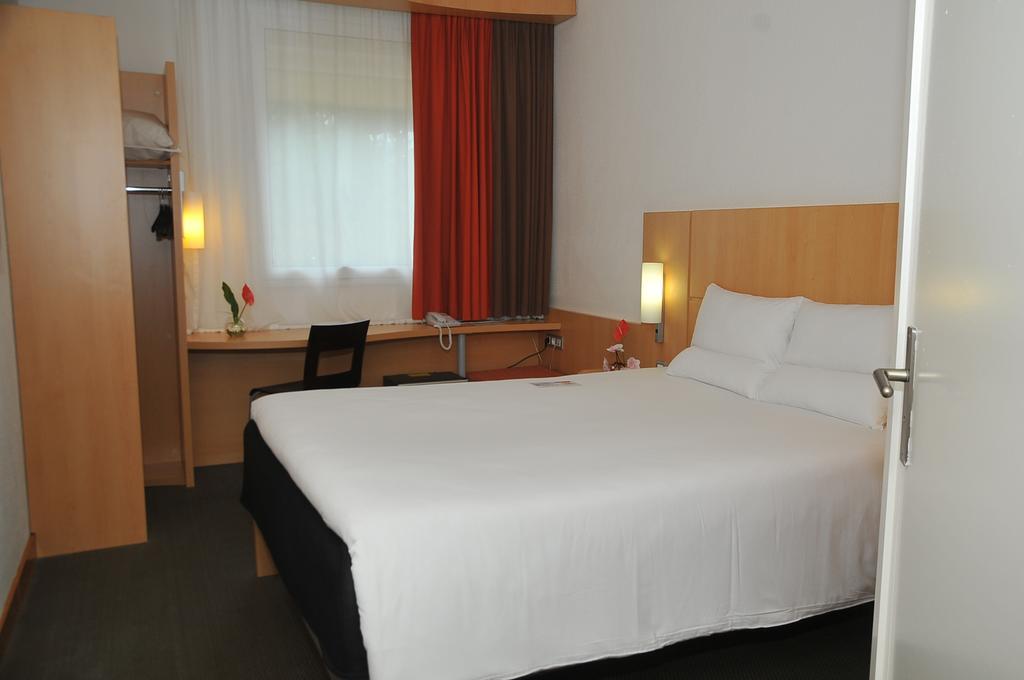 Ibis Cotonou Hotell Eksteriør bilde